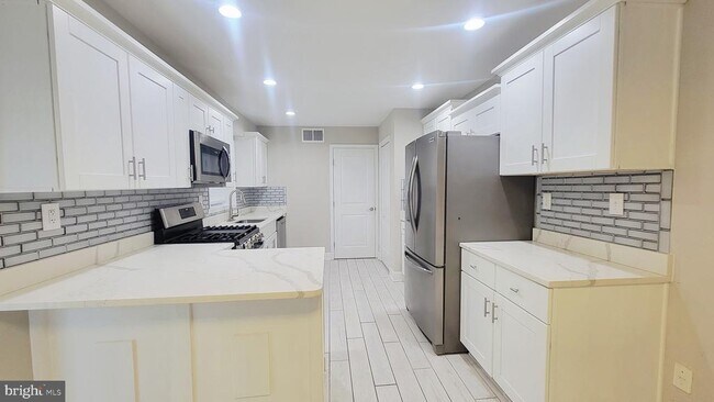 Building Photo - 12400 Shadow Ln