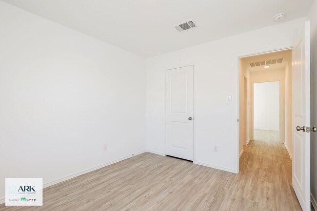 Foto del edificio - 2726 Robles St