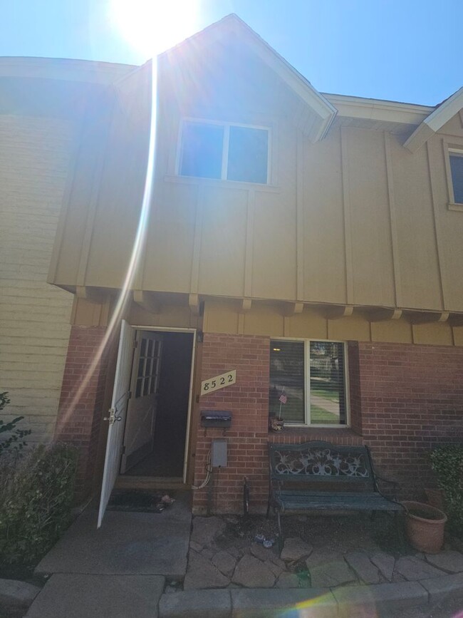 Building Photo - charming 3 bedroom, 2.5 bathroom townhome