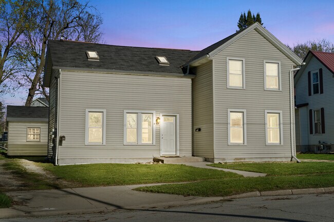 Foto del edificio - 320 Edward St