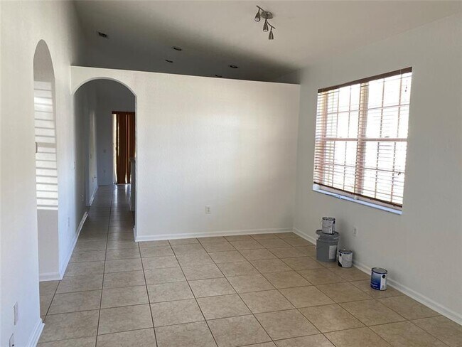 Building Photo - 1720 NW 78th Way