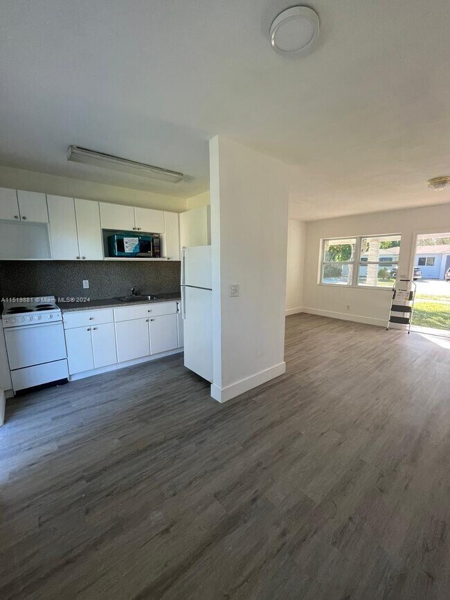 Foto del edificio - 5825 SW 9th Terrace