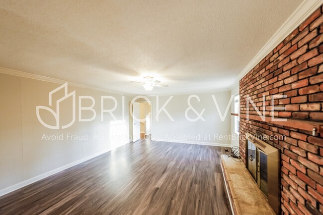 Building Photo - Fantastic Home in Birmingham!