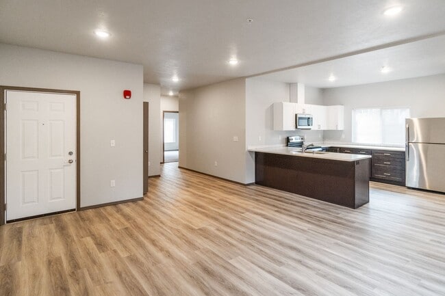Building Photo - 356 E 7th Ave
