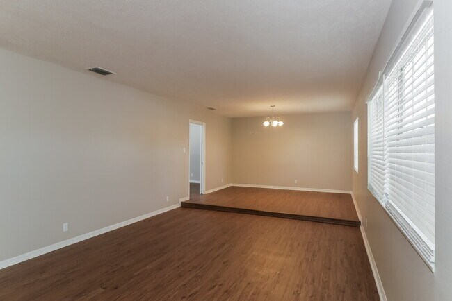Building Photo - 528 Crestover Dr