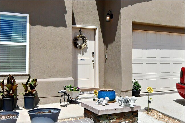 Building Photo - 2225 Tierra Delmonte Dr