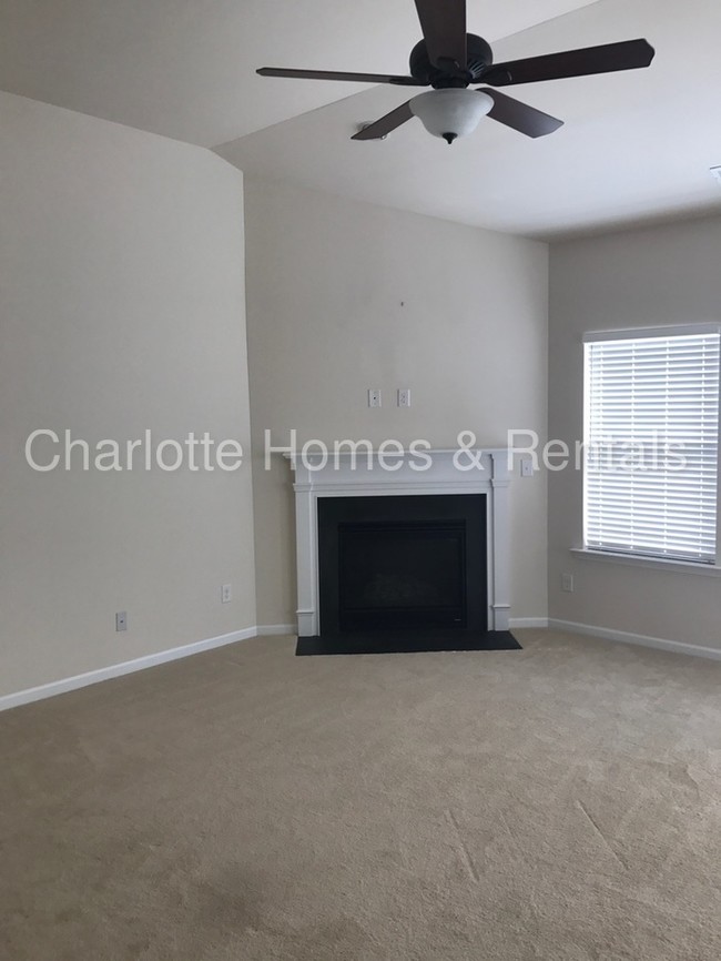 Building Photo - Spacious Walnut Creek Home