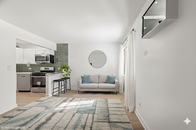 Building Photo - 15701 Lamon Ave