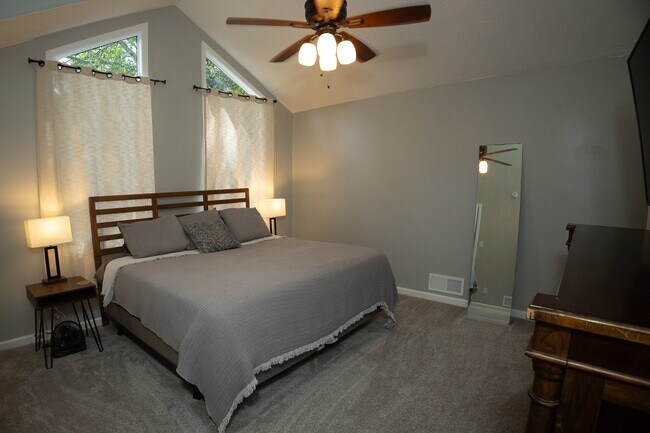 Foto del edificio - 744 Starmist Ct NE
