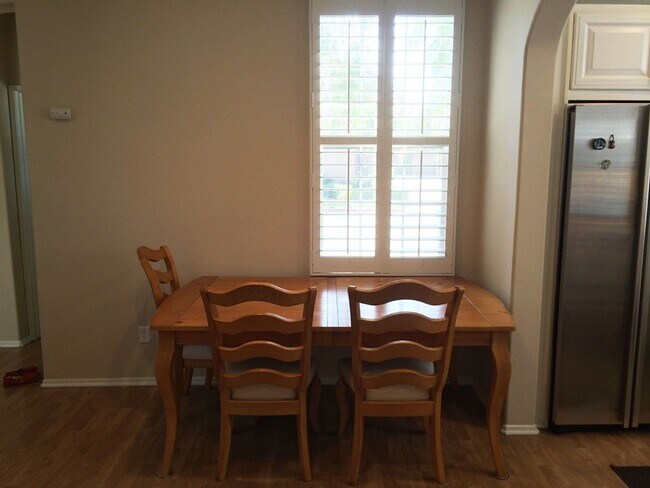 Foto del edificio - 2 Bedroom, 2.5 bath DETACHED condo in Oak ...