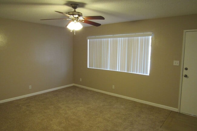 Building Photo - Beautiful NW Home!