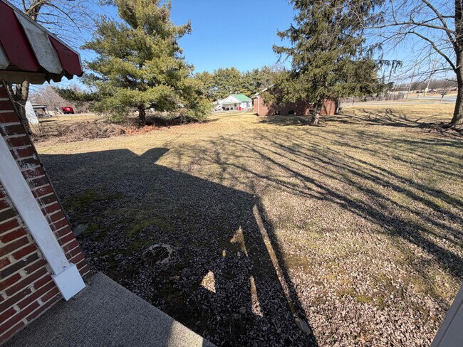 Foto del edificio - 20 Rutherford Ln