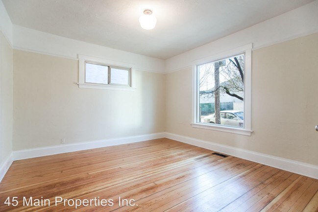 Building Photo - 812 SE 30th Ave