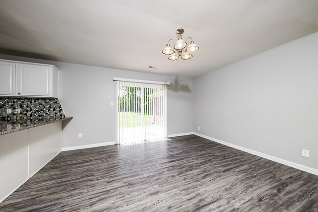 Foto del edificio - 5160 Largo Dr