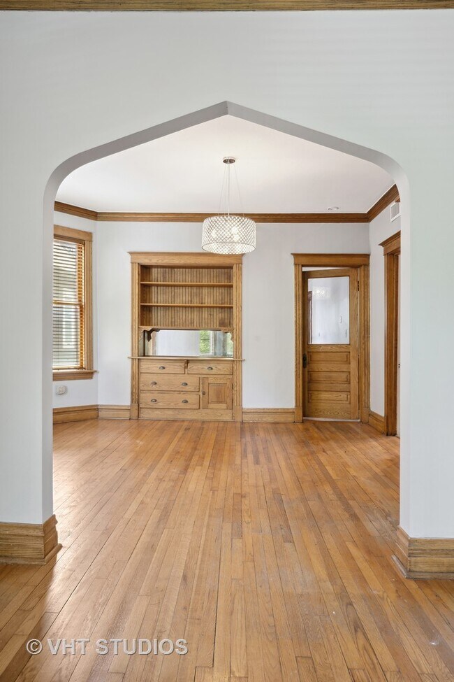 Building Photo - 2137 W Grace St