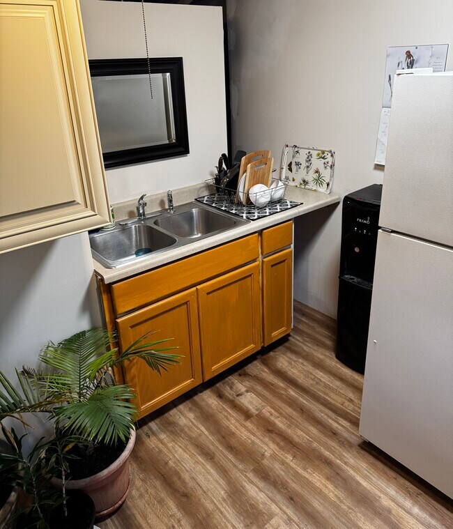 Foto del edificio - 3311 W Fairview Ave