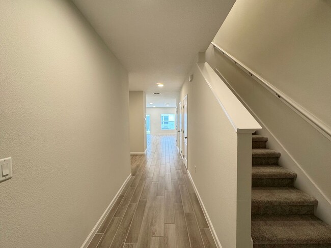 Foto del edificio - New 3/2.5 Townhome - Aloma/Tuskawilla  $2495