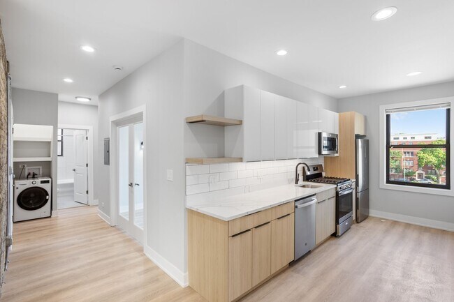 Foto del edificio - 7503 N Eastlake Ter