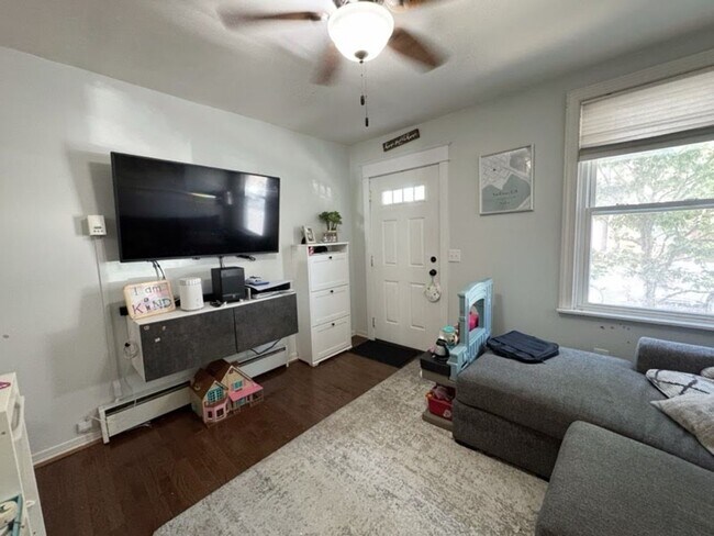 Foto del edificio - Stunning 2-Bedroom Townhome in West Cheste...