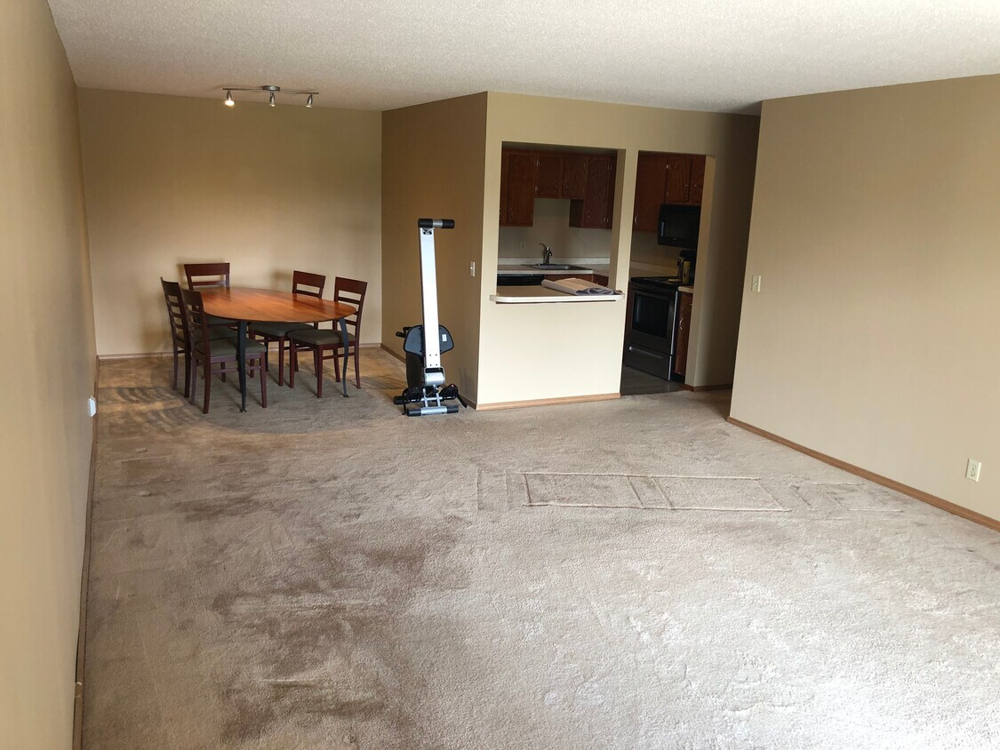 Foto principal - 5697 Green Circle Dr