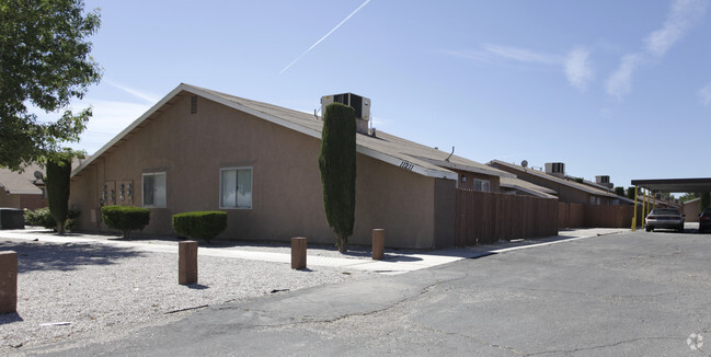 Building Photo - Desert Oasis Apartments