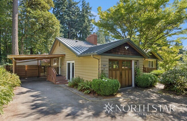 Foto del edificio - Charming Home in Coveted First Addition Ne...