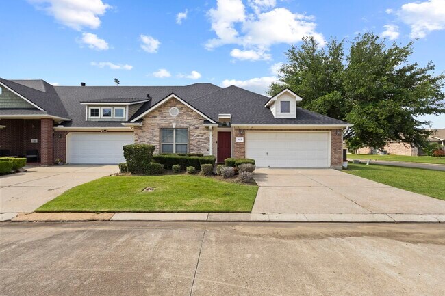 Foto del edificio - 405 Harbor Oaks Dr