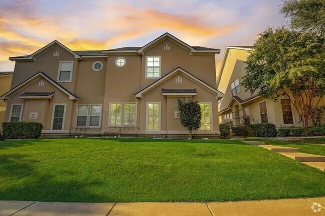 Building Photo - 328 Regency Dr