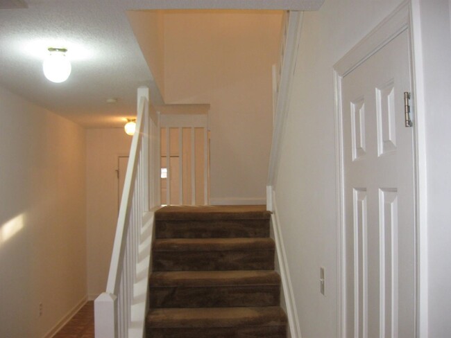 Foto del edificio - 2 Story Townhome