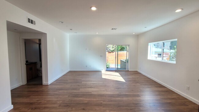 Foto del edificio - 6034 Craner Ave