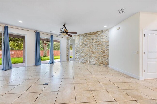 Foto del edificio - 5050 Whitewater Way