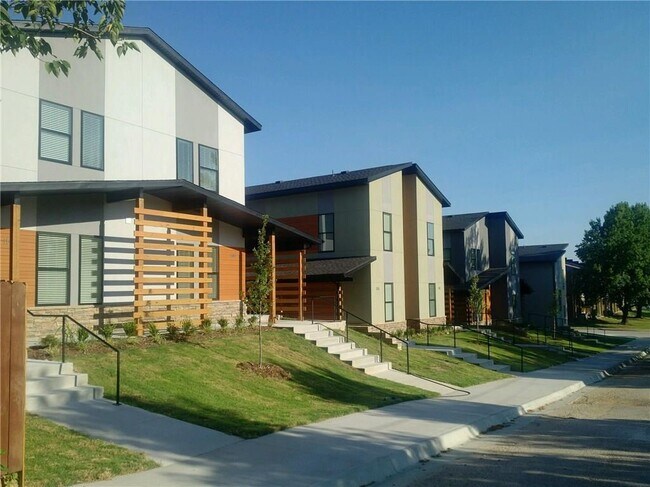 Building Photo - 1149 N Storer Ave