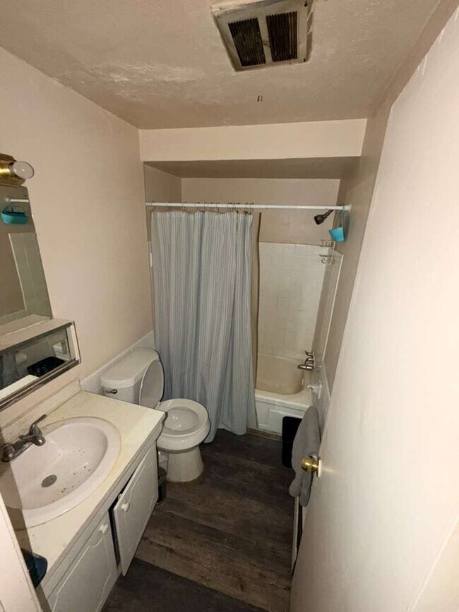 Building Photo - 14835 Euclid Ave