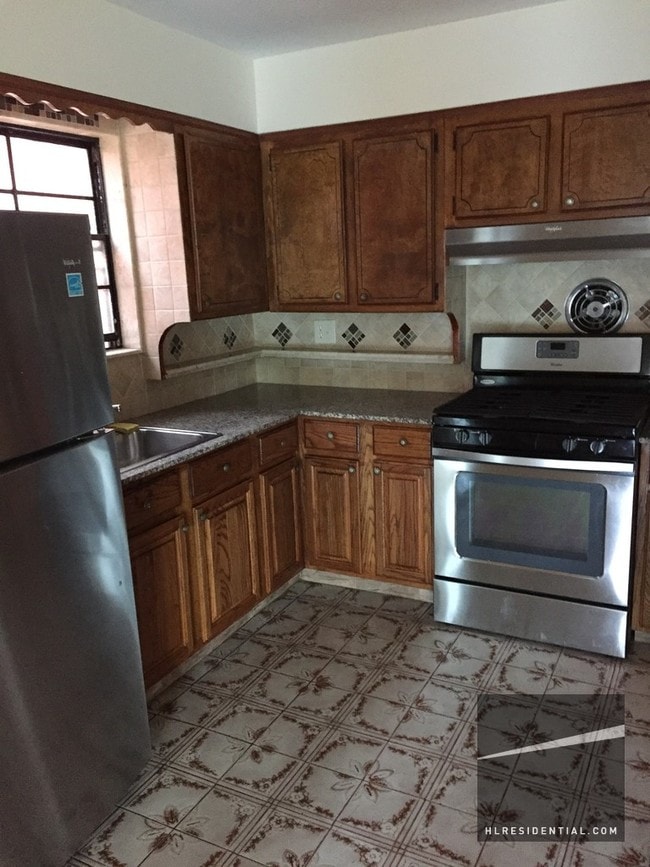 Building Photo - 7041 45th Ave