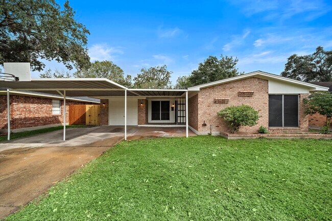 Building Photo - 10615 Seaford Dr