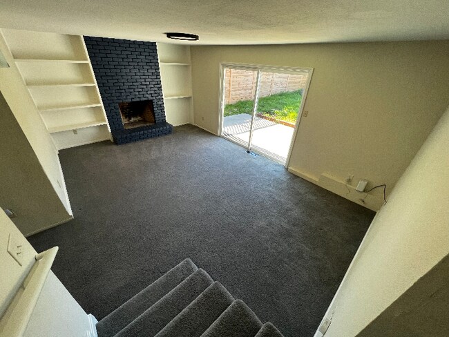 Building Photo - 2621 Hidden Valley Dr