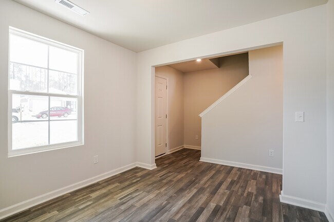 Foto del edificio - 669 Savanac St SE