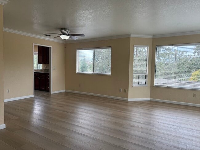 Building Photo - 1010 Westwood Ct
