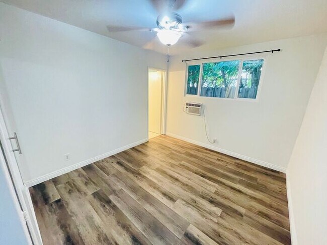 Building Photo - AC and Washer/Dryer In Unit