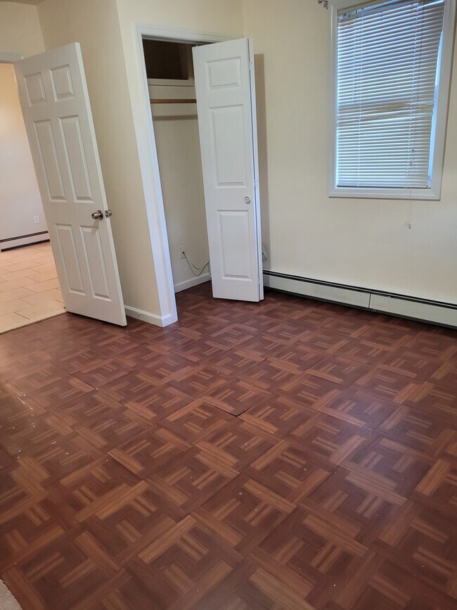 large master bdrm - 269 E 23rd St