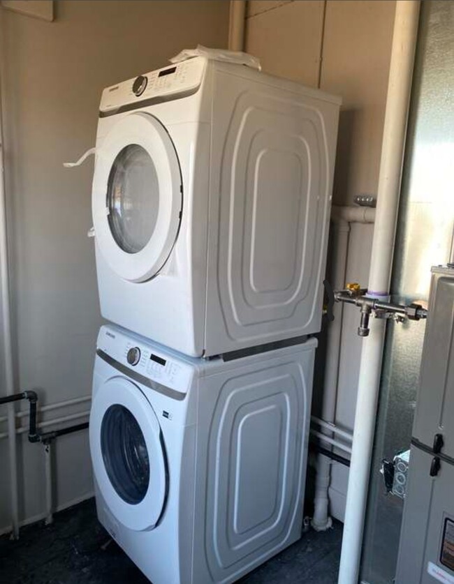 In unit washer, dryer - 3618 N Sacramento Ave