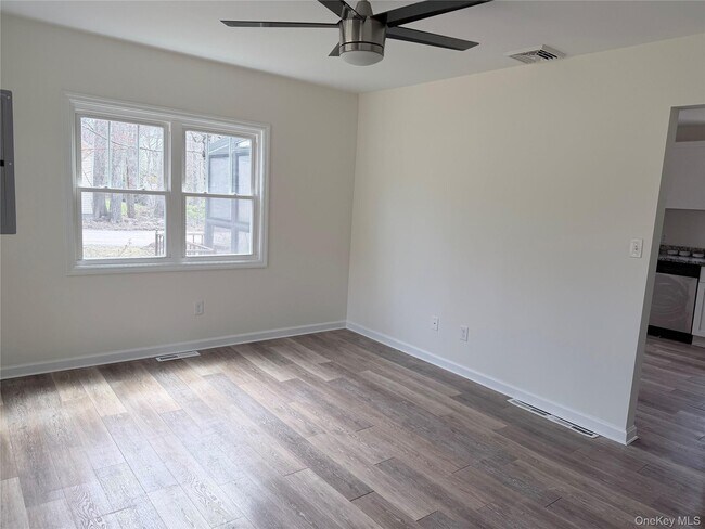 Building Photo - 5 Loop Rd