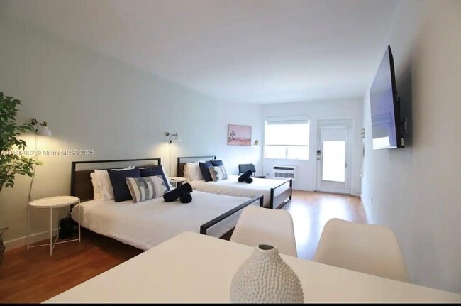 Foto del edificio - 7721 Harding Ave
