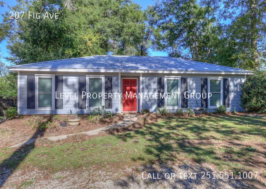 Foto principal - 3 bedroom, 2 bathroom in Fairhope!