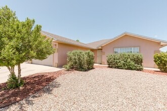 Building Photo - 413 Chaco