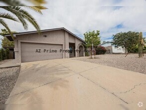 Building Photo - 542 W Pampa Ave