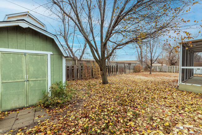 Building Photo - 614 N Brownthrush Ln