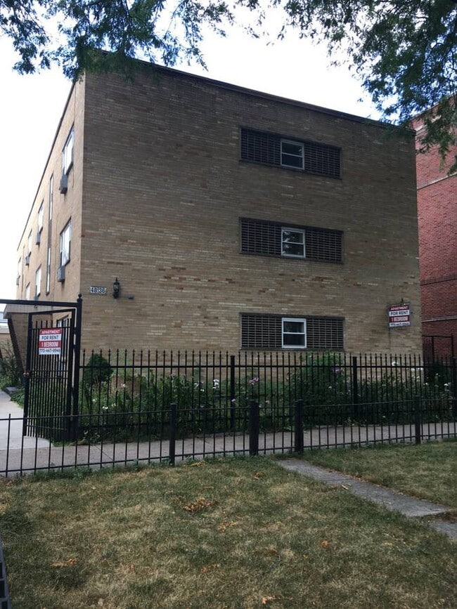 Building Photo - 4836 N Hermitage Ave
