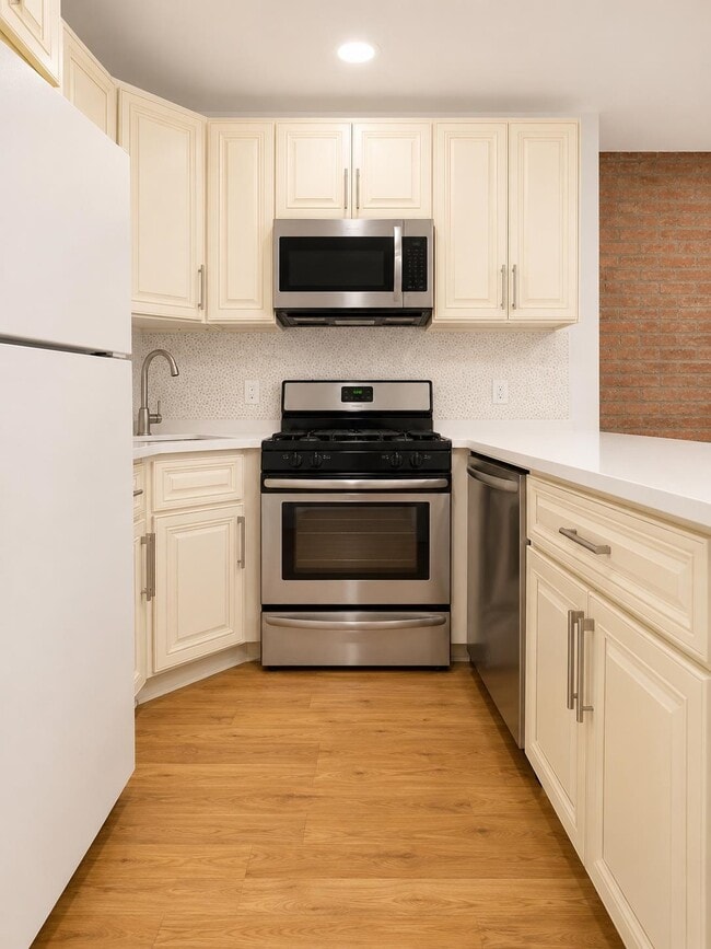 Building Photo - 130 Monticello Ave