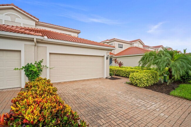 Building Photo - Beautiful Townhome in Laguna lakes 3 bedro...